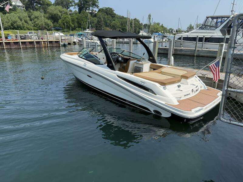 25ft Sea Ray Yacht For Sale