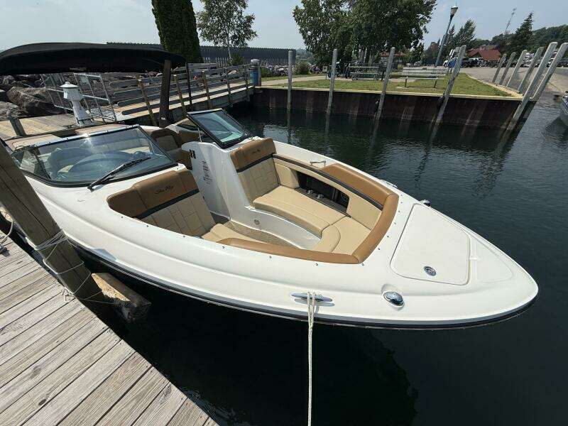 25ft Sea Ray Yacht For Sale
