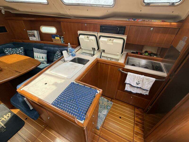 MJRDER SHE BOAT 36ft Hunter Yacht For Sale