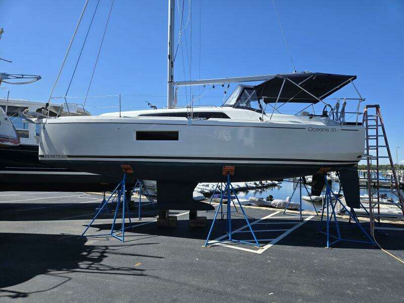 No Worries 30ft Beneteau Yacht For Sale