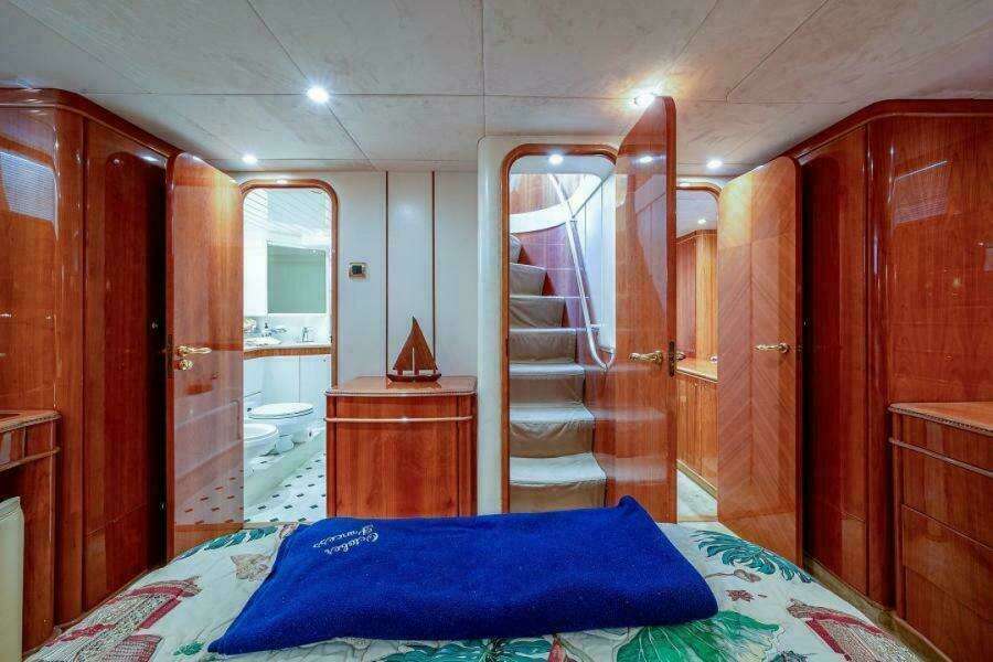 OCTOBER PRINCESS 72ft Viking Sport Cruisers Yacht For Sale