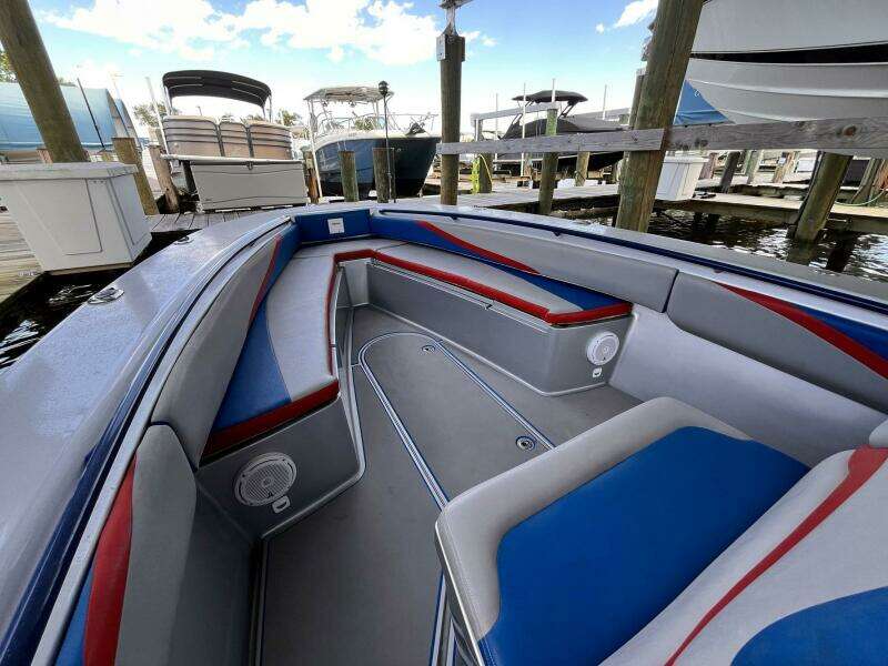 38ft Statement Yacht For Sale