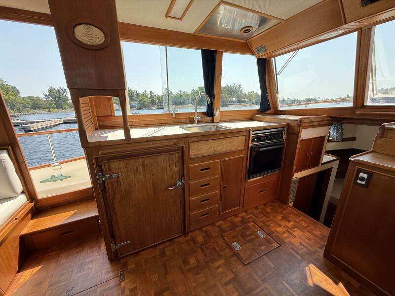 42ft Grand Banks Yacht For Sale