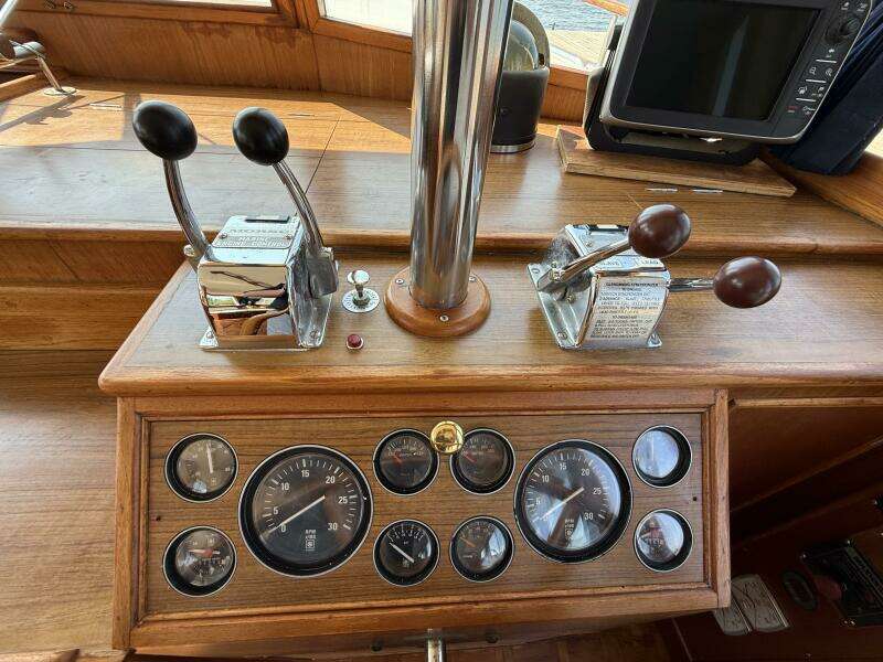 42ft Grand Banks Yacht For Sale