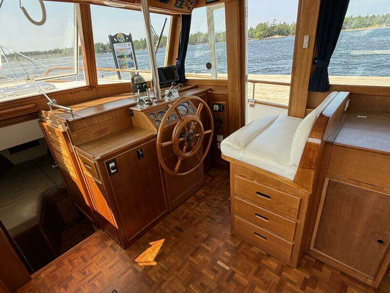 42ft Grand Banks Yacht For Sale