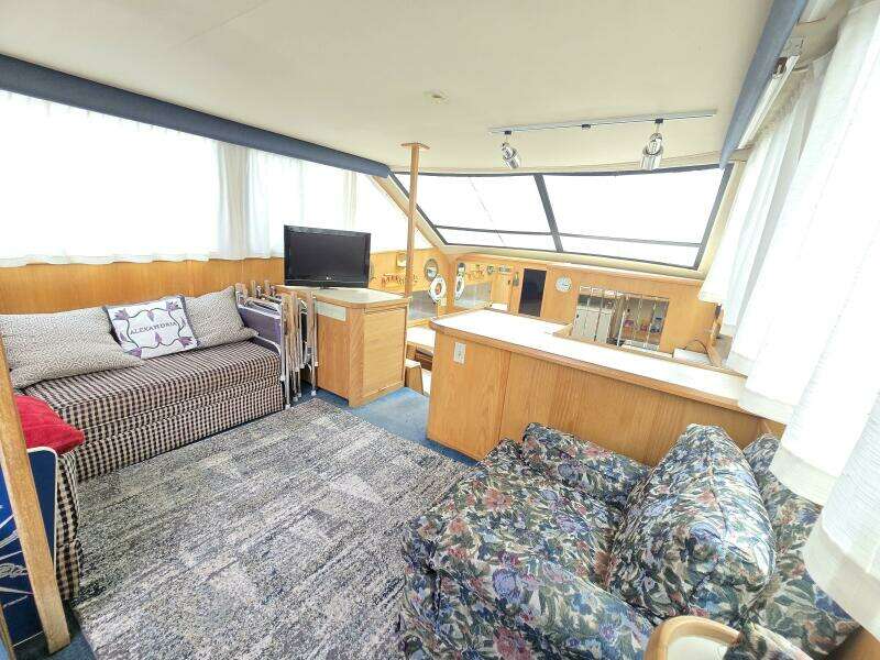 37ft Chris Craft Yacht For Sale
