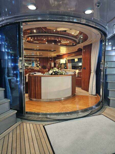 105ft Rizzardi Yacht For Sale