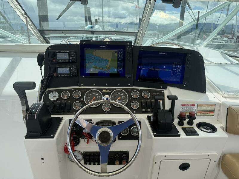 34ft Boston Whaler Yacht For Sale