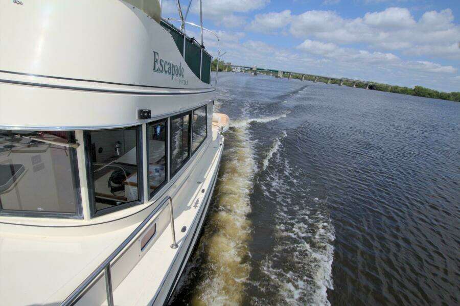 Escapade 31ft Camano Yacht For Sale