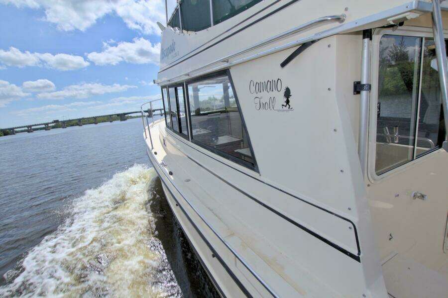 Escapade 31ft Camano Yacht For Sale