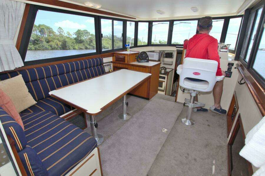 Escapade 31ft Camano Yacht For Sale