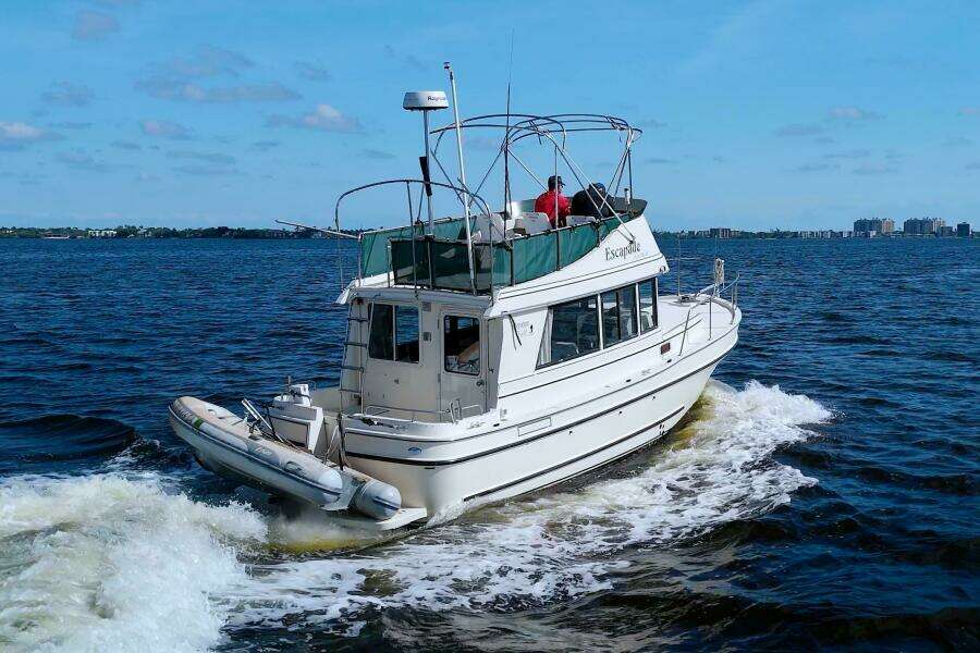 Escapade 31ft Camano Yacht For Sale