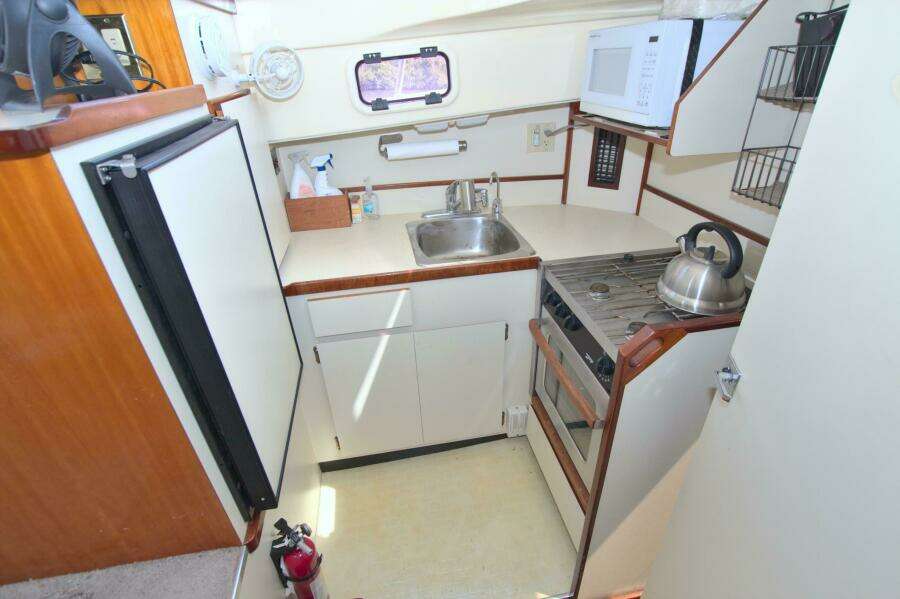 Escapade 31ft Camano Yacht For Sale
