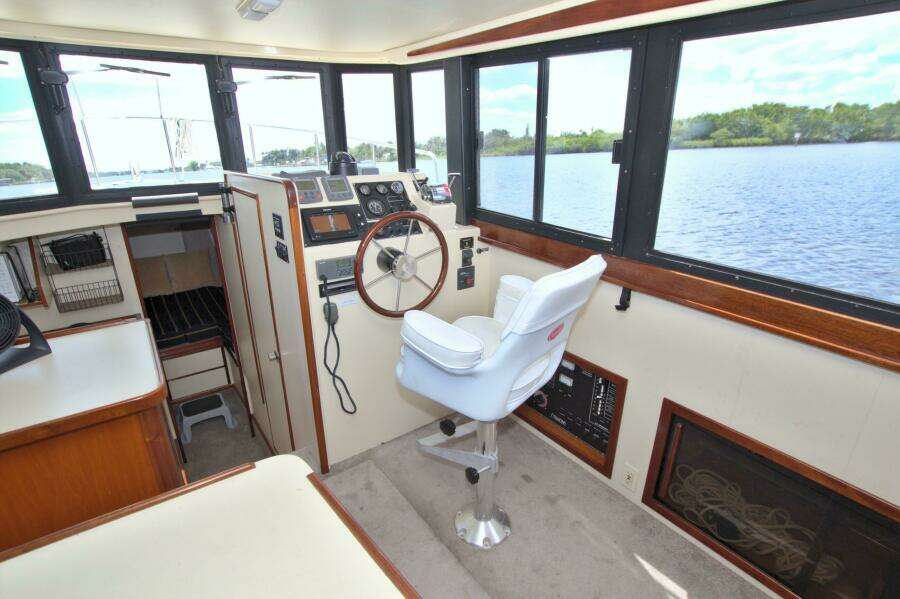Escapade 31ft Camano Yacht For Sale