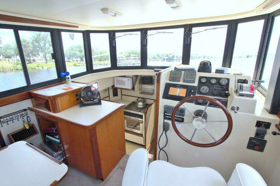 Escapade 31ft Camano Yacht For Sale