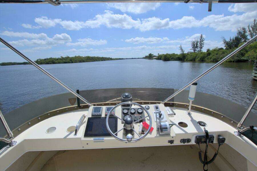 Escapade 31ft Camano Yacht For Sale