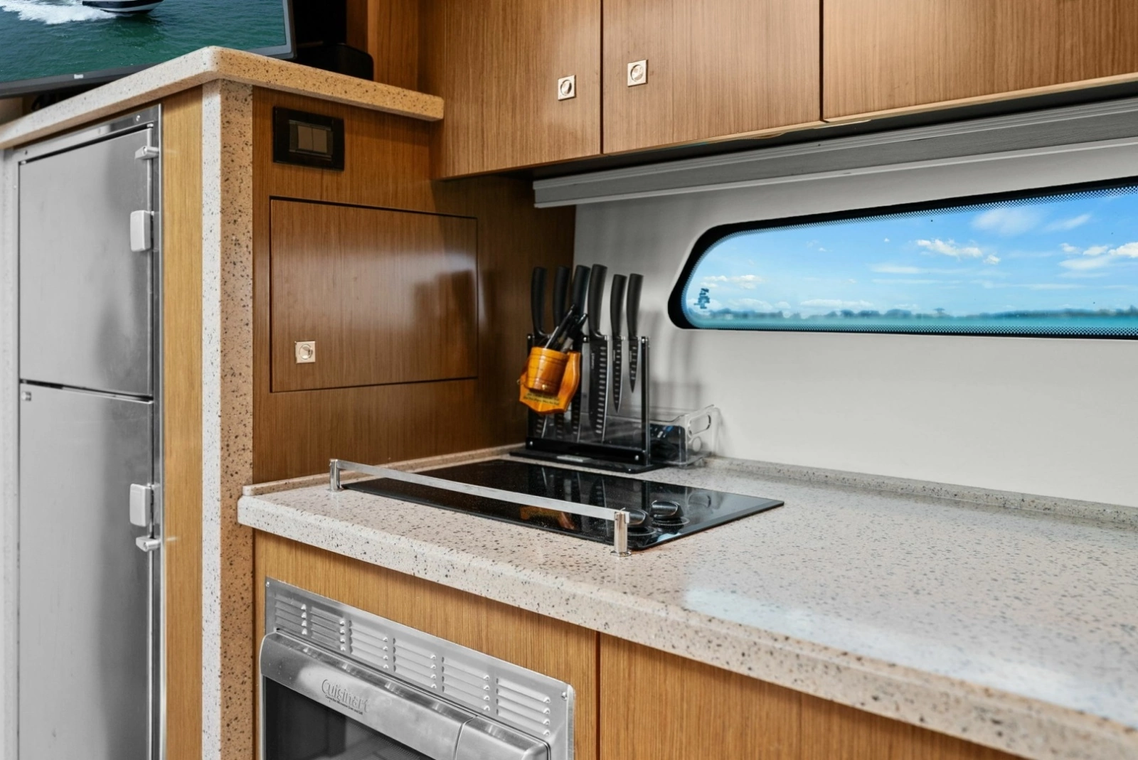 2014 Cruisers Yachts 48 Cantius