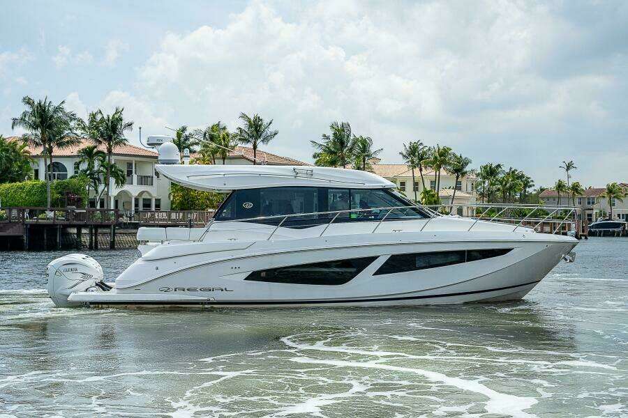 Regal 42 - Carchi - Profile