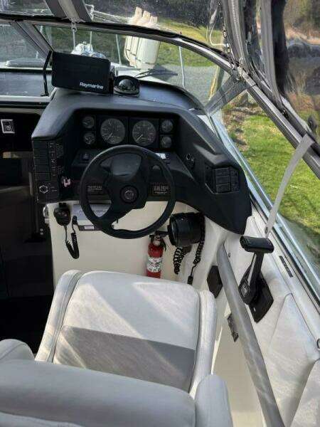 27ft Bayliner Yacht For Sale