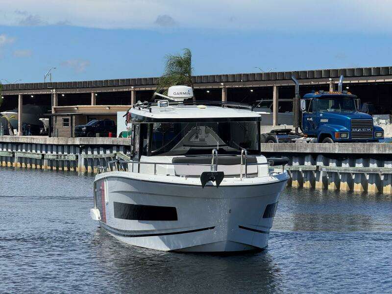 29ft Jeanneau Yacht For Sale