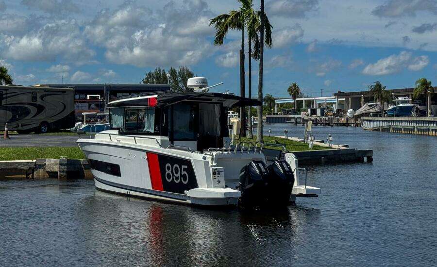 29ft Jeanneau Yacht For Sale