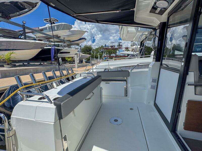 29ft Jeanneau Yacht For Sale