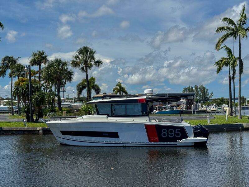 29ft Jeanneau Yacht For Sale