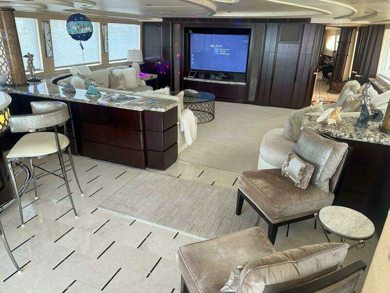 ESTANCIA 110ft Intermarine Yacht For Sale