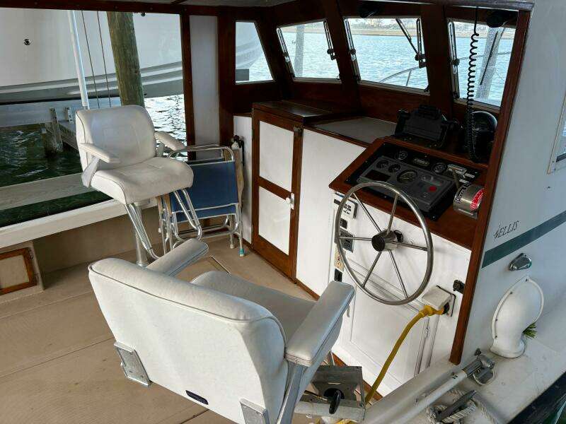 28ft Ellis Yacht For Sale
