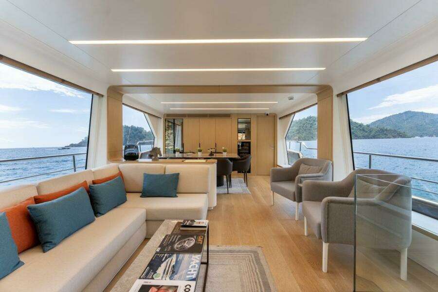 27 M DELUXE MOTOR YACHT 88ft Falcon Yacht For Sale