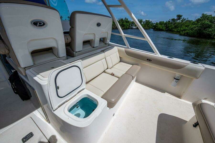 JANNENE MARIE 31ft Pursuit Yacht For Sale