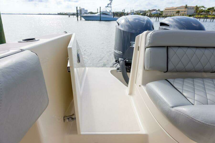31ft Pursuit Yacht For Sale