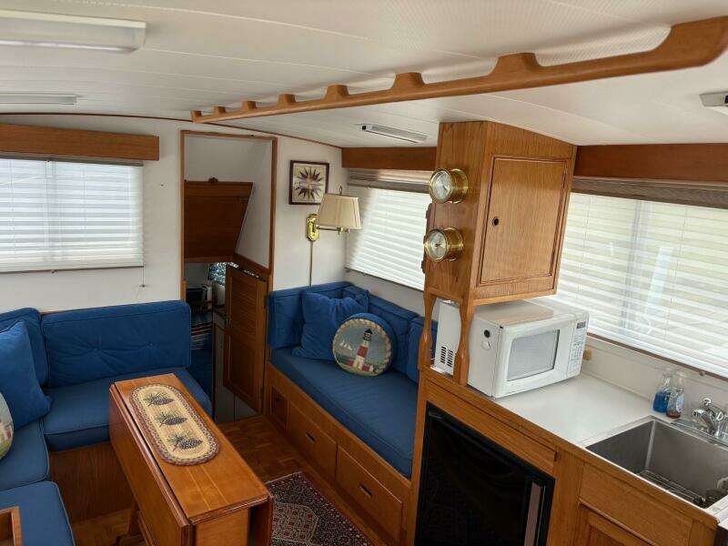 Summer Suite 36ft Grand Banks Yacht For Sale