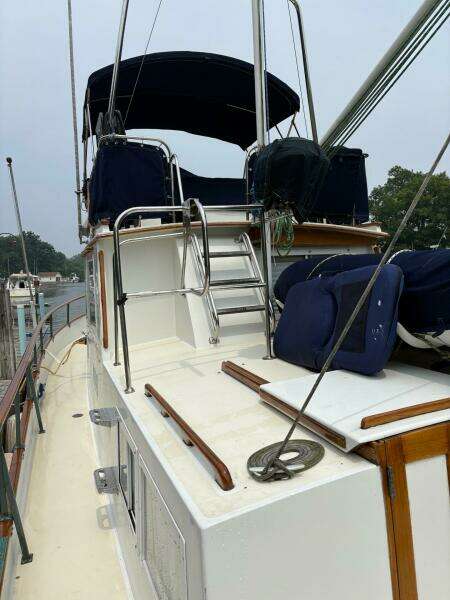 Summer Suite 36ft Grand Banks Yacht For Sale