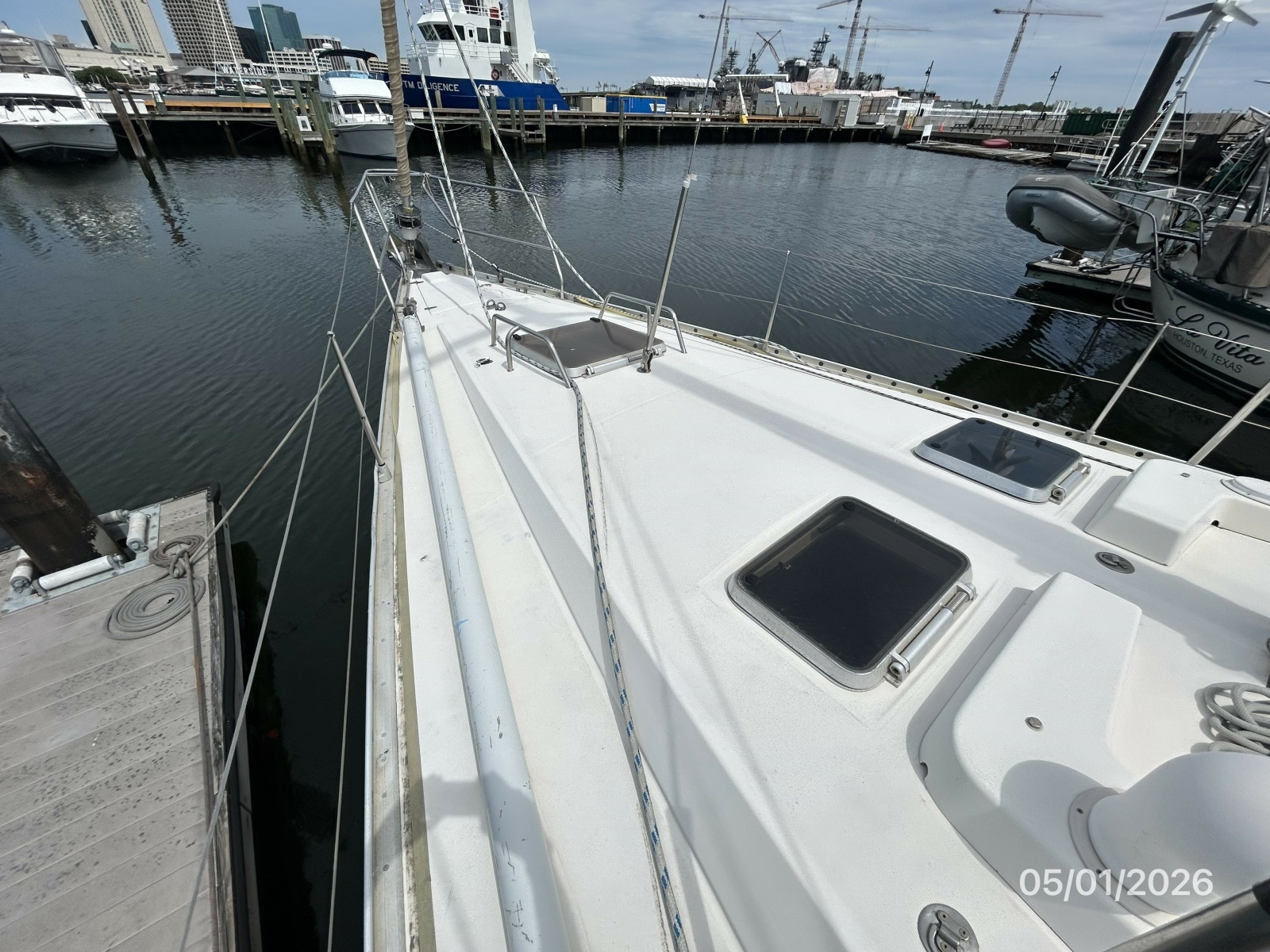50' Beneteau foredeck1