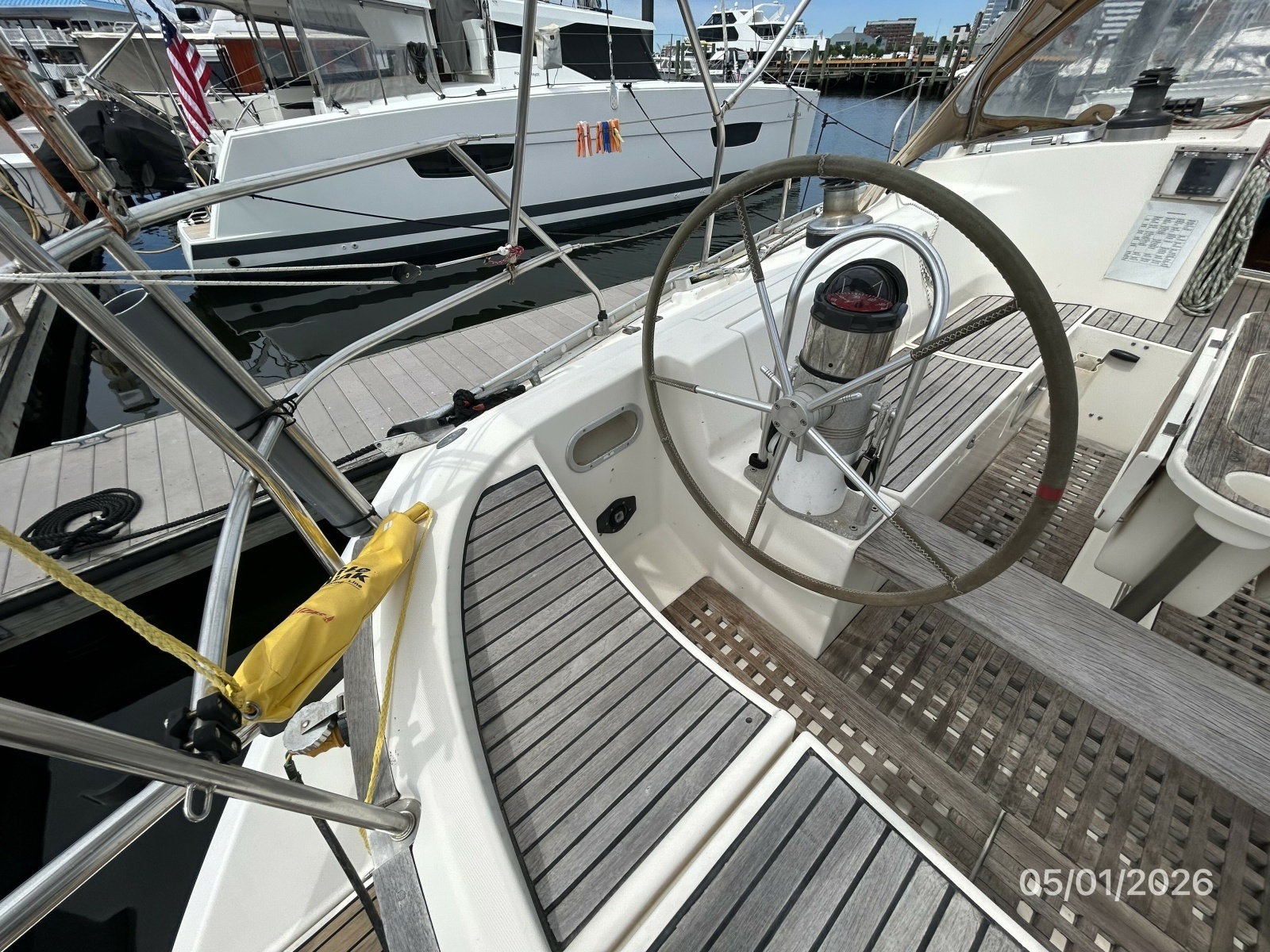 50' Beneteau cockpit port helm
