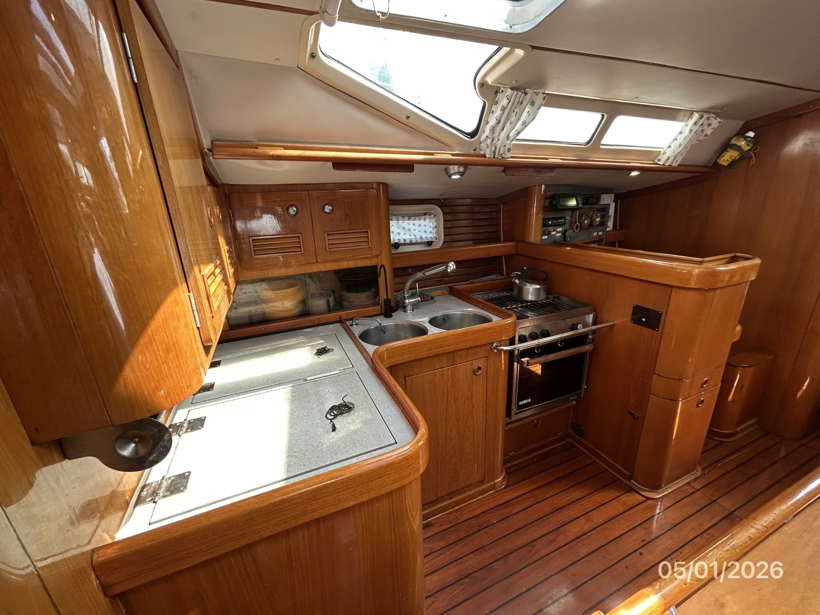 50' Beneteau galley2