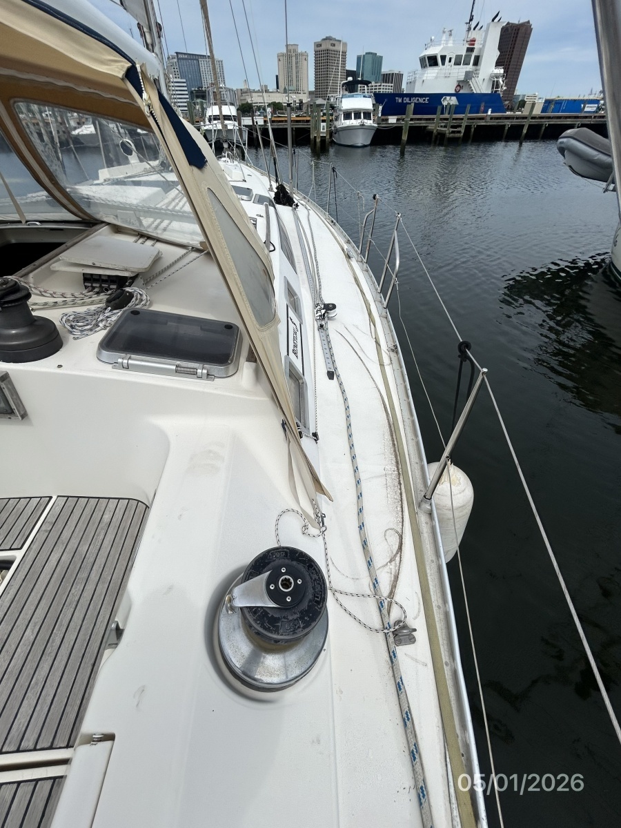 50' Beneteau starboard side deck