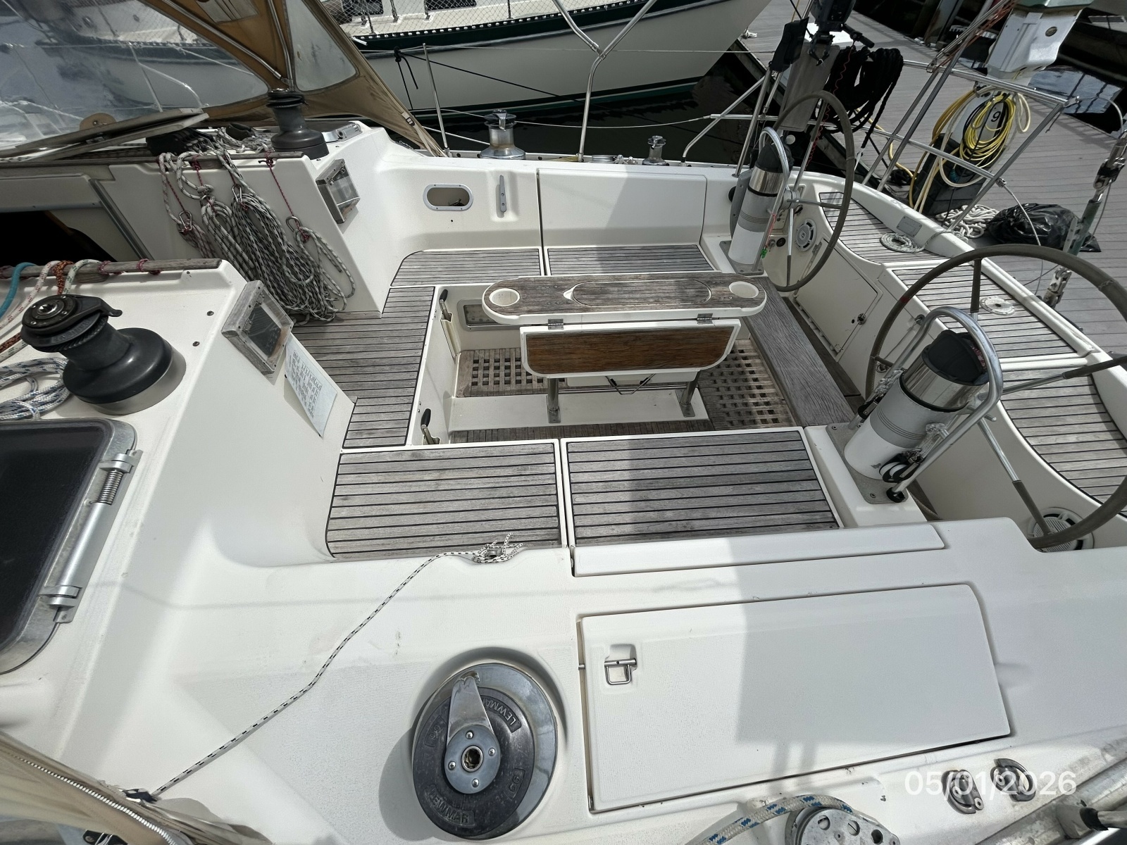 50' Beneteau cockpit starboard