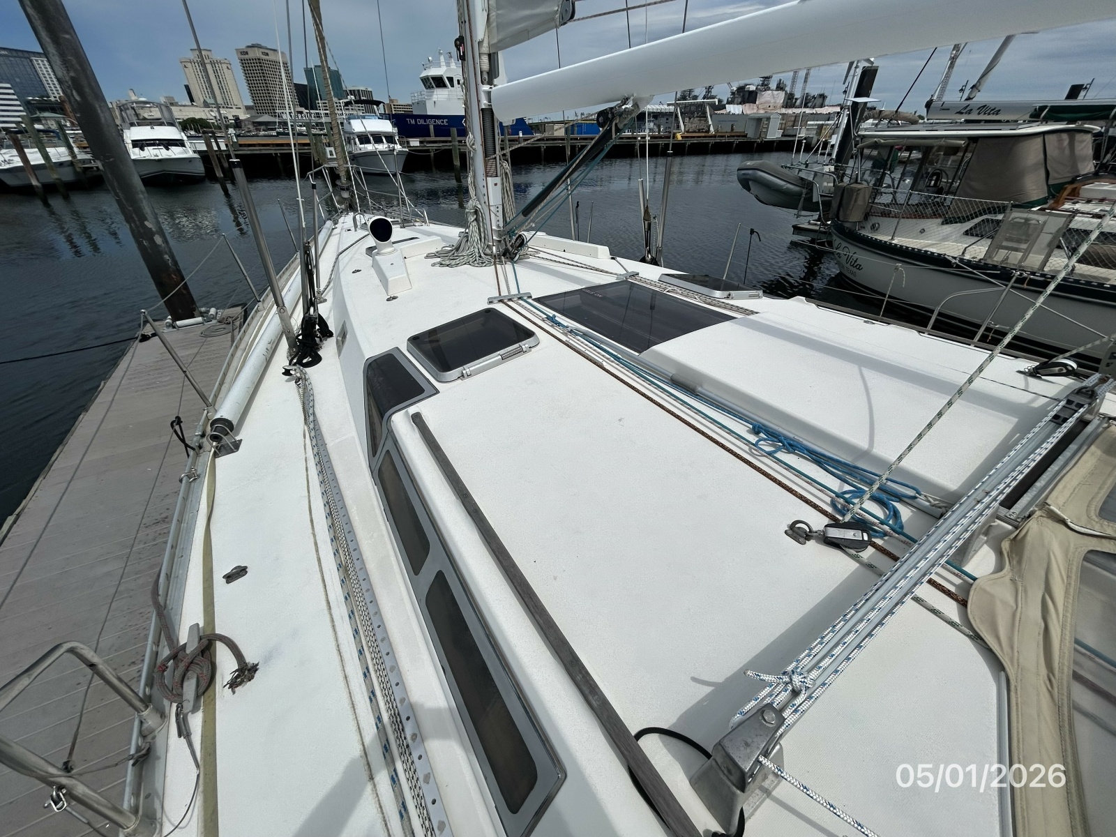 50' Beneteau foredeck3