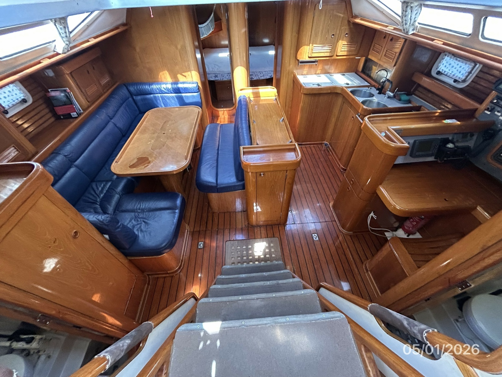 50' Beneteau salon forward