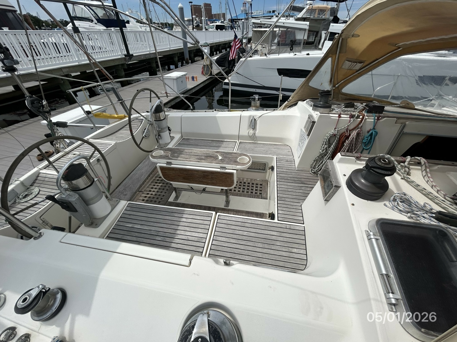50' Beneteau cockpit port