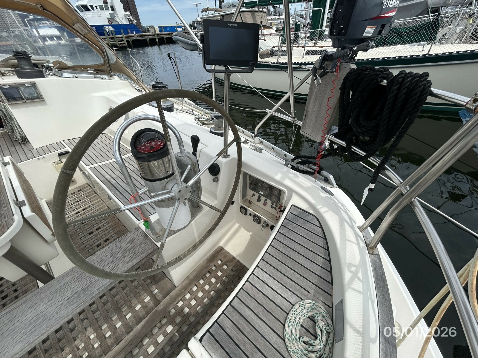 50' Beneteau cockpit starboard helm