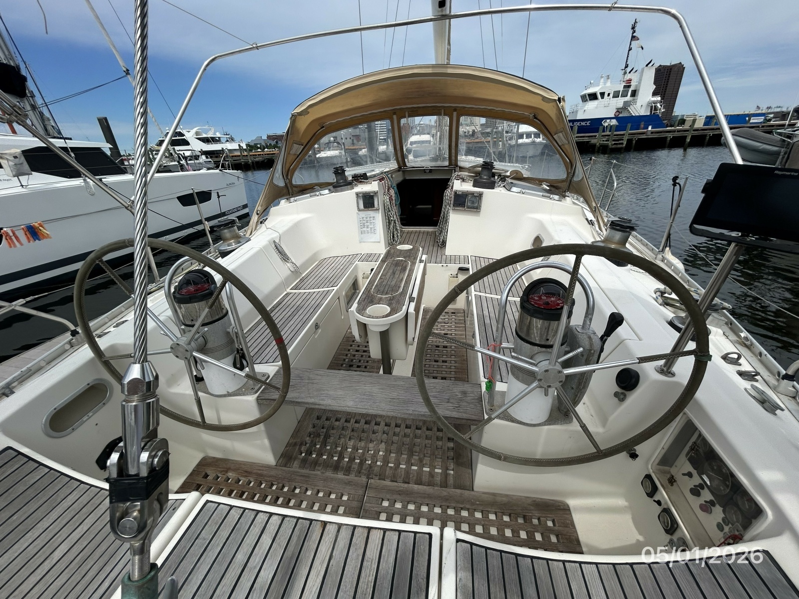 50' Beneteau cockpit forward