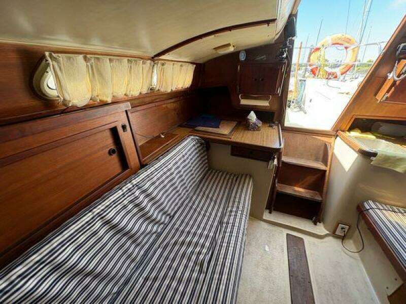 27ft Newport Yacht For Sale