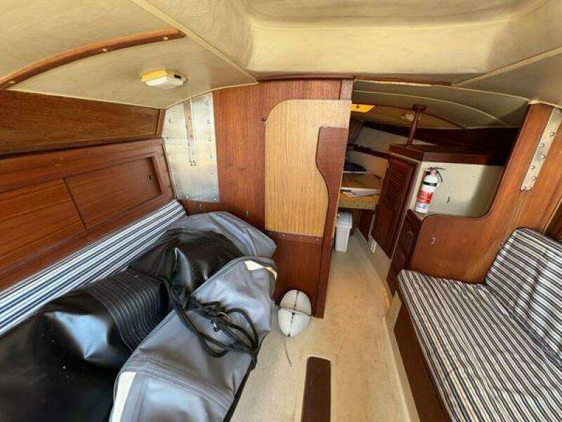 27ft Newport Yacht For Sale