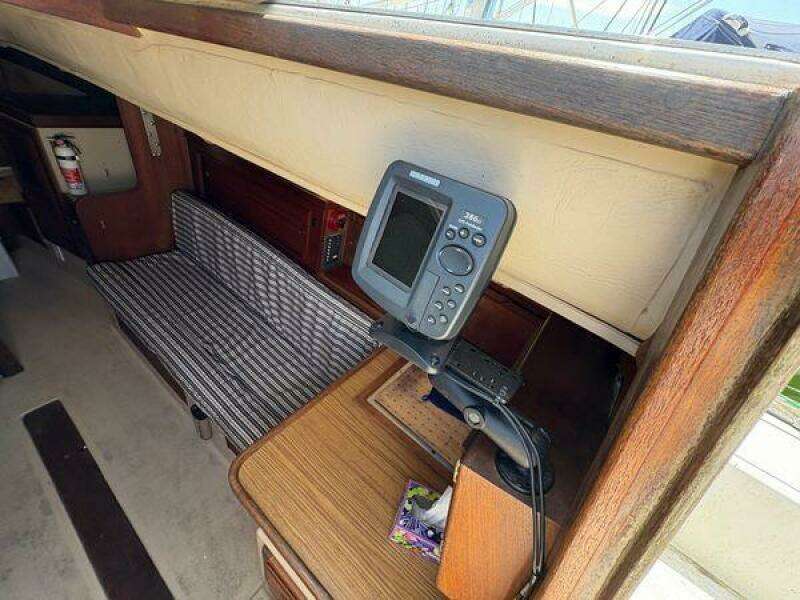 27ft Newport Yacht For Sale