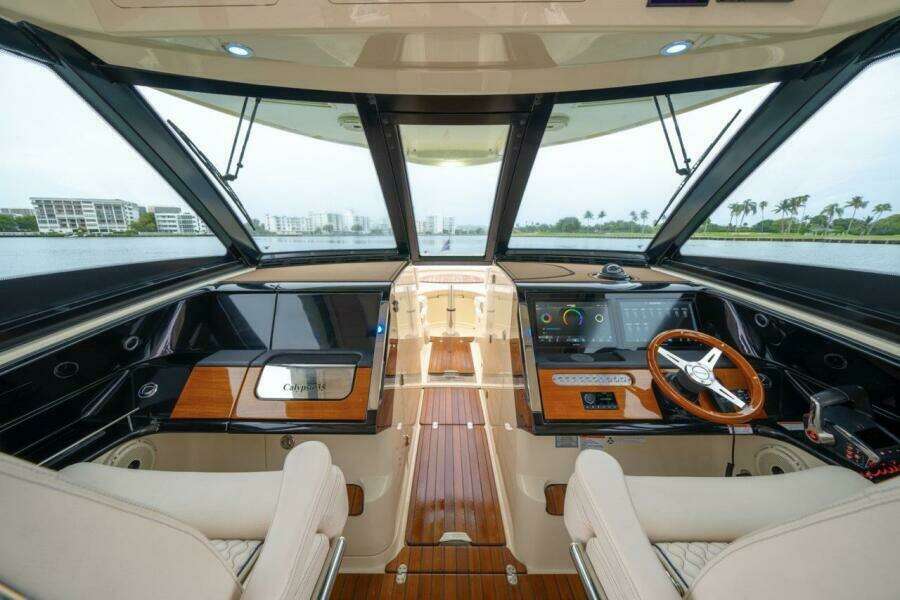 With Seakeeper 35ft Chris Craft Yacht For Sale
