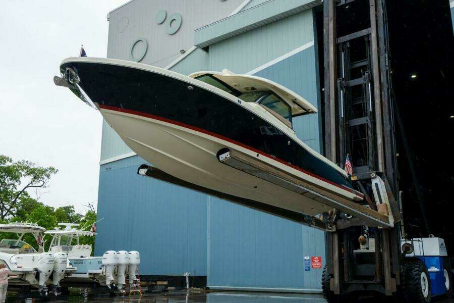 With Seakeeper 35ft Chris Craft Yacht For Sale
