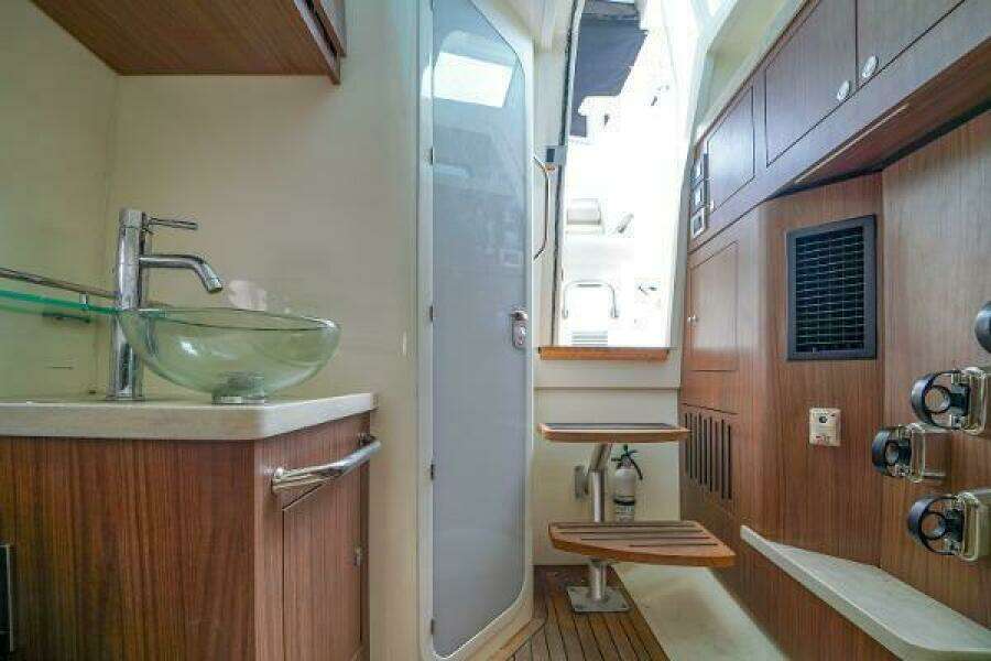 38ft Boston Whaler Yacht For Sale